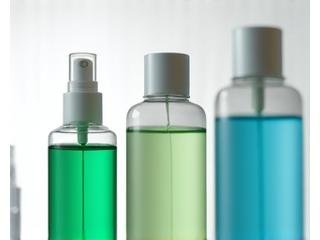 Φιάλες με νοσοκομειακά απολυμαντικά και σήματα ασφαλείας